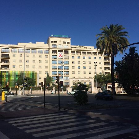 Málaga Habitación en Apartamento Carlos Haya Exterior foto